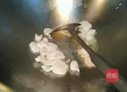 Illustration of how to make watermelon and fried pork slices 3