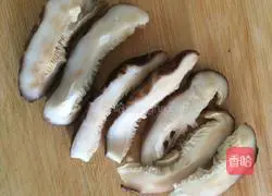 Illustration of how to make braised chicken with mushrooms 4