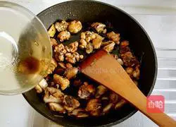 Illustration of how to make braised chicken and rice 11