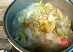 Illustration of how to make fried tofu, cabbage and egg soup 4