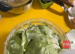 Illustration of how to make matcha cream cake roll 5