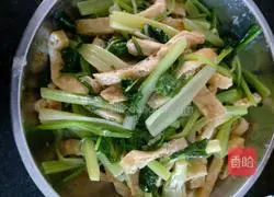 Illustration of how to make celery and dried tofu 6
