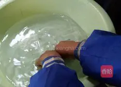 Egg pizza Illustration of how to do it 1