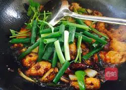 Illustration of how to make spicy fish in dry pot 21