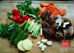 Illustration of how to make braised chicken nuggets 1