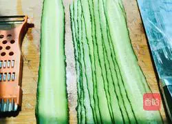 Illustration of how to make cucumbers with oil 2