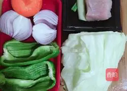 Illustration of how to make stir-fried shredded pork and vegetables 4