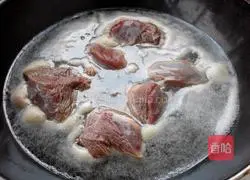 Illustration of how to make sauced donkey meat 2