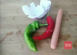 Illustration of making homemade pizza with electric baking pan 4