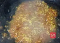 Illustration of how to make braised noodles with Western red eggs and eggs 11