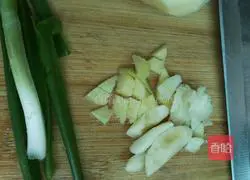 Illustration of how to cook potato braised chicken legs 4