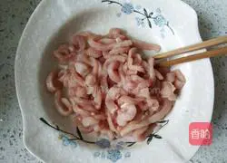 Illustration of how to make shredded pork with Jia Chang Jing sauce 6