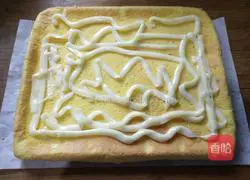 Illustration of how to make meat floss cake rolls 20