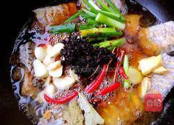 Illustration of how to cook hairtail with black bean sauce 6