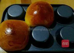 Illustration of how to make fruit yogurt bread bowl 14