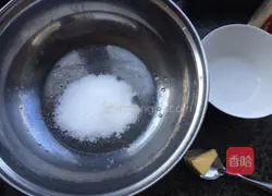 Illustration of how to make caramel pineapple flip cake 1