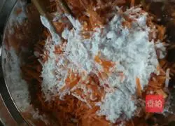 Illustration of how to make carrot meatballs 4