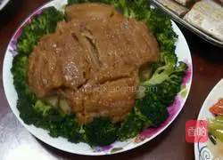 Illustration of how to make steamed pork with spicy rice noodles 7