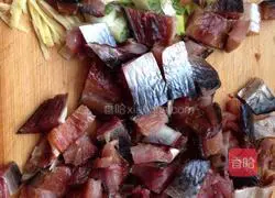 Illustration of how to make mackerel noodles 1