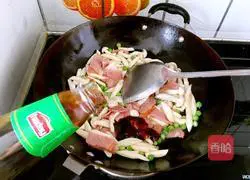 Illustration of how to make fried seafood mushrooms with bacon 9