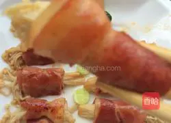 Illustration of how to make bacon meat and enoki mushroom rolls 10
