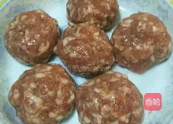 Illustration of how to make pearl meatballs 6