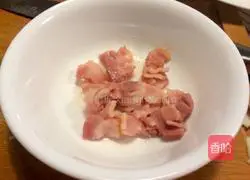 Illustration of how to make bacon pizza 12