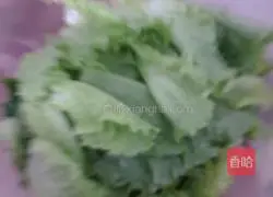 Illustration of how to make Hakka fried potato noodles wrapped in lettuce 4