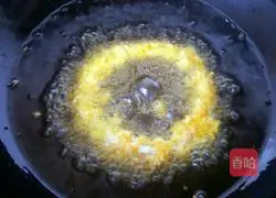 Illustration of how to make fried onion rings 6