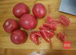 Illustration of how to make braised noodles with eggs, tomatoes, fungus and noodles 2