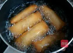 Illustration of how to make three fresh spring rolls 11