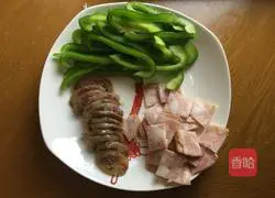 Illustration of how to make homemade mini love pizza 3