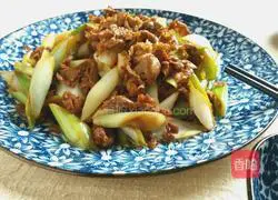 Illustration of how to make fried mutton slices with green onions 9