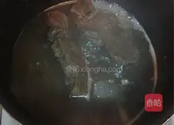 Illustration of making soy sauce beef noodle soup 8