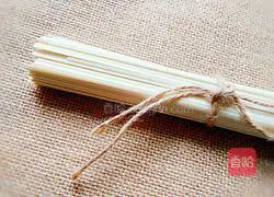 How to make braised noodles with yellow mushrooms Illustration 1