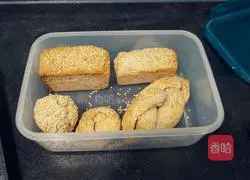 Illustration of how to make British buns 9