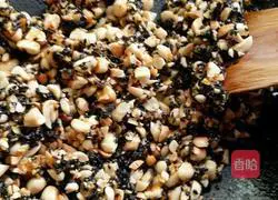 Illustration of how to make peanut black sesame candy 7