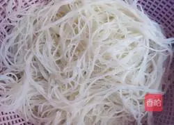 Illustration of how to make fried rice noodles with eggs 3