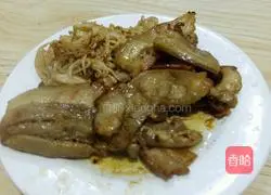 Illustration of how to make bacon rolls wrapped in lettuce 5