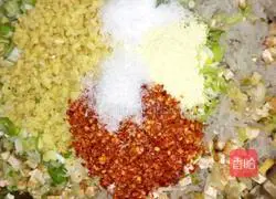 Illustration of how to make cabbage, tofu and vermicelli buns 2