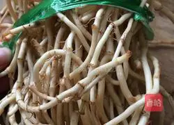 Illustration of how to make fried bacon with folded ears 1