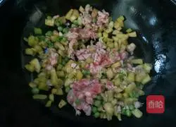 Illustration of how to make braised noodles with diced eggplant and meat 9