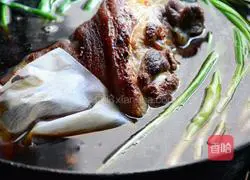 Illustration of how to make rock sugar elbows 11