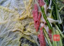 Illustration of how to make seaweed tofu rolls 12