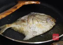 Illustration of home-style braised pomfret 5