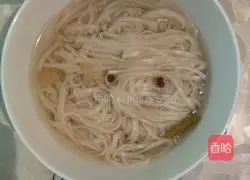 Illustration of how to make kimchi noodles 4