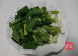 Illustration of how to make shredded pork with green onions 2