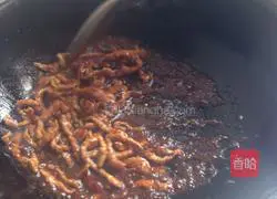Illustration of how to make fake Beijing sauce shredded pork 10