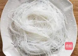 Illustration of how to make golden garlic vermicelli and baby cabbage 6