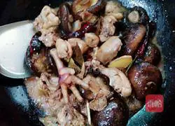 Illustration of how to make braised chicken with mushrooms 4